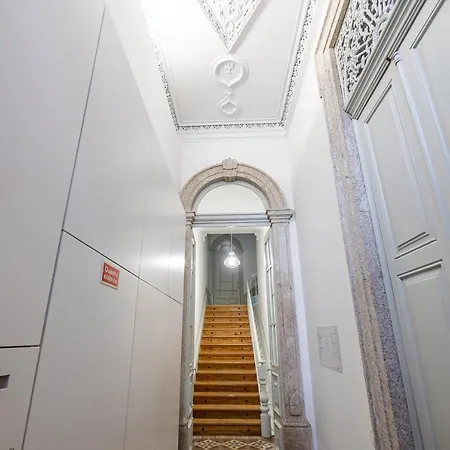 Contemporary In Center Apartment *